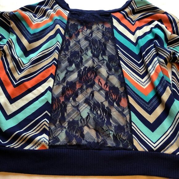 Almost famous blouse scoop neckline Large multi color zig-zag pattern 3/4 sleeve - Picture 6 of 7